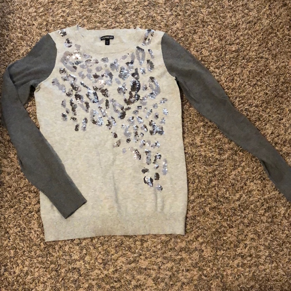 Express woman’s sweater